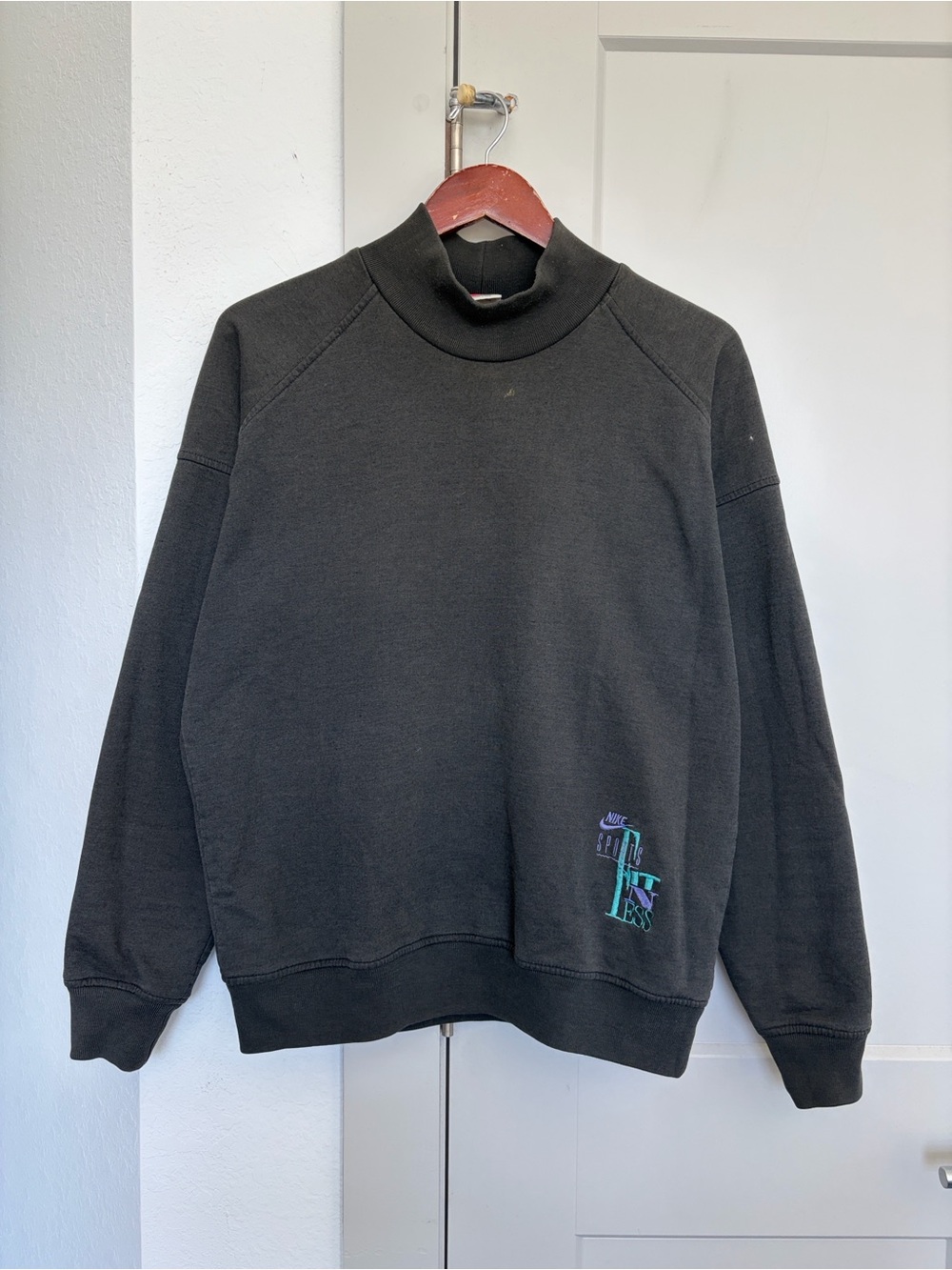 VINTAGE NIKE THE SPORTS AND FITNESS CO TURTLENECK SWEATSHIRT DARK GREY MEN’S L